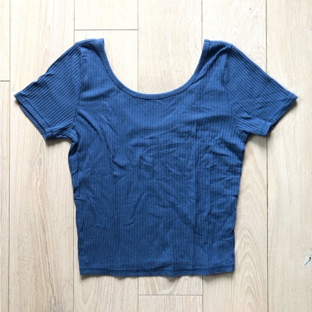 Hollister Deep Neck Cropped Ribbed Top in Blue Size M